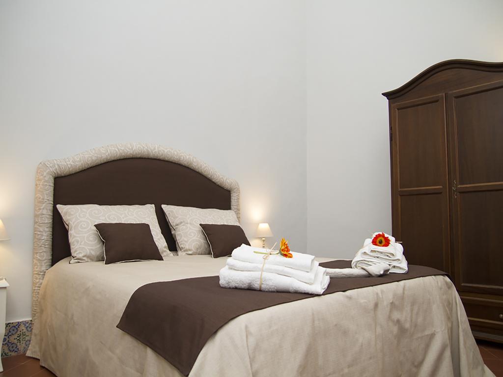 Palazzo Bianchi Domus Holidays Трани Экстерьер фото