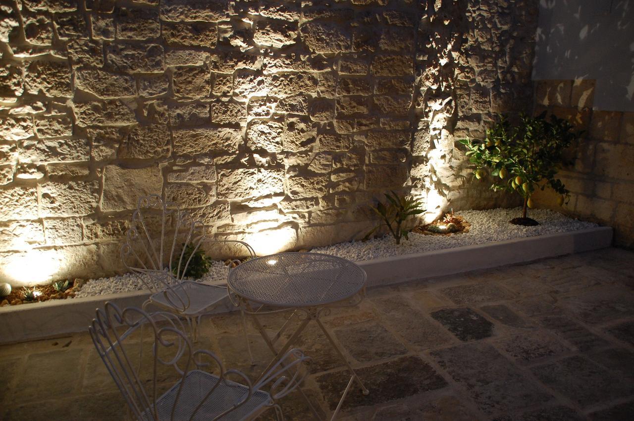 Palazzo Bianchi Domus Holidays Трани Экстерьер фото